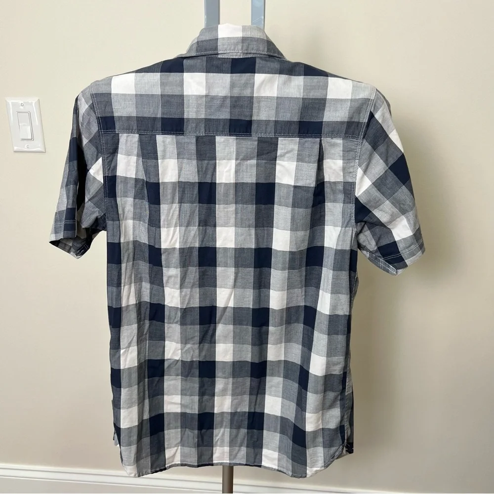 ! The North Face men’s shirt